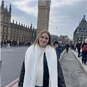 Imparto clases de inglés para todas las edades, ya sea online o presencial. Soy nativa. También ofrezco cuidar a niñ@s! 😊